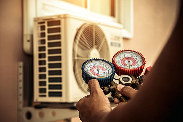 Professional Hvac technician working in Waldorf, MD